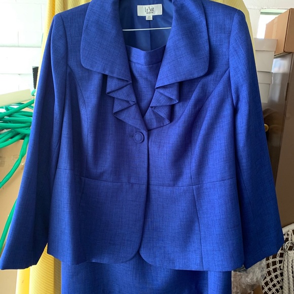 Dresses - Picture 7 of 14